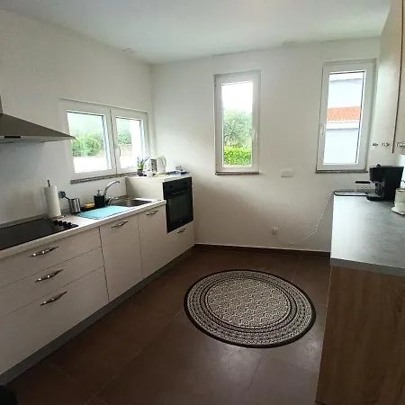 Searenity Pool - Seafront Apartmán *