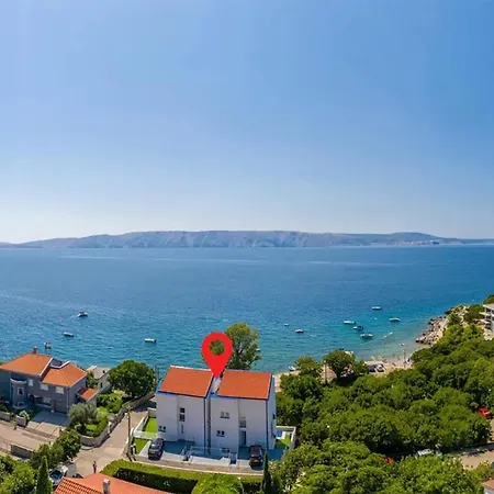 Searenity Pool - Seafront Apartament