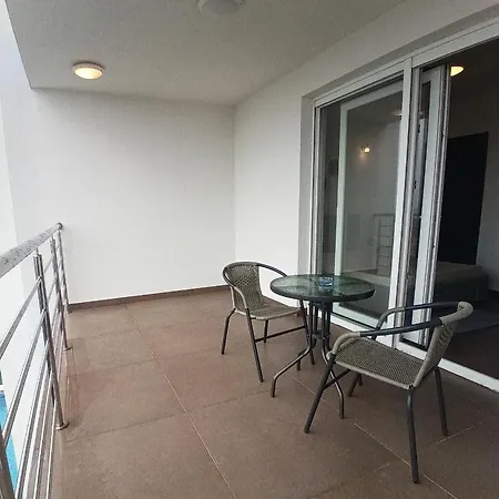 Searenity Pool - Seafront Apartament *