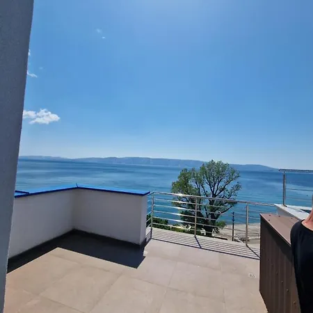 Searenity Pool - Seafront