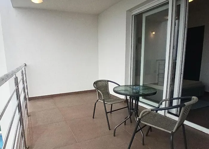 Searenity Pool - Seafront Apartmán *