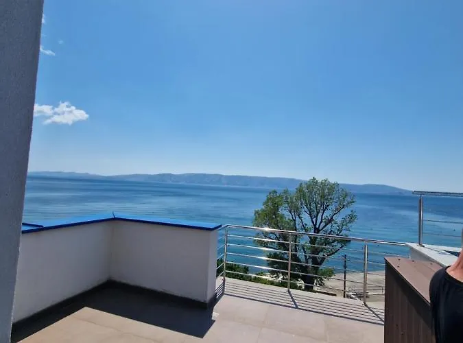 Searenity Pool - Seafront