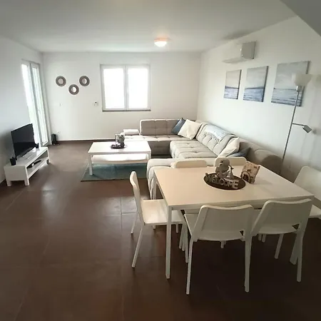 Apartment Searenity Pool - Seafront *