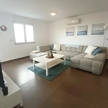 Searenity Pool - Seafront *