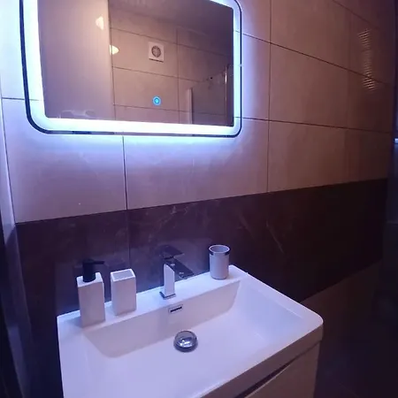 Searenity Pool - Seafront Apartment