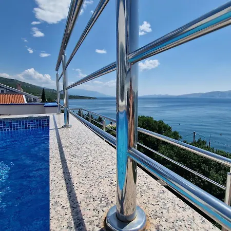 Apartment Searenity Pool - Seafront *