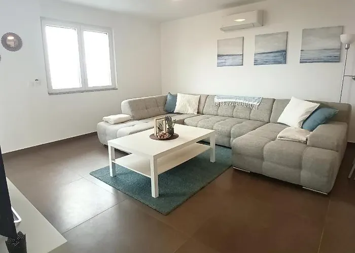 Searenity Pool - Seafront *