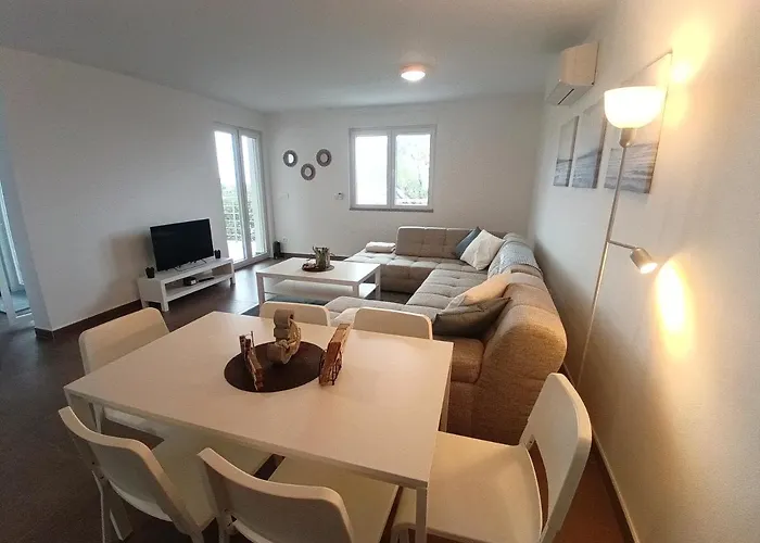 Searenity Pool - Seafront Krmpote-Vodice